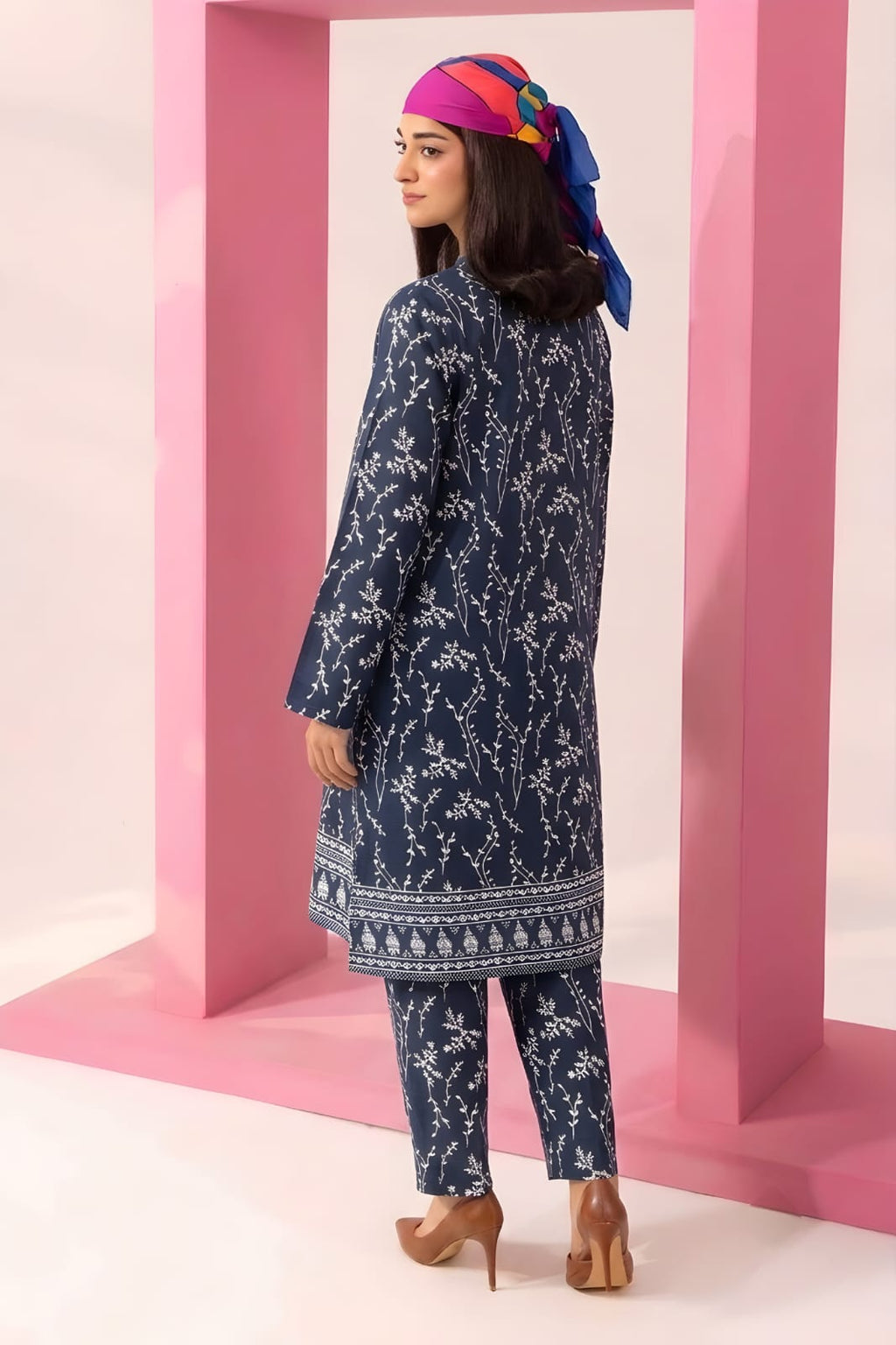 2Pc Lawn Unstitched ( Code : 17 )