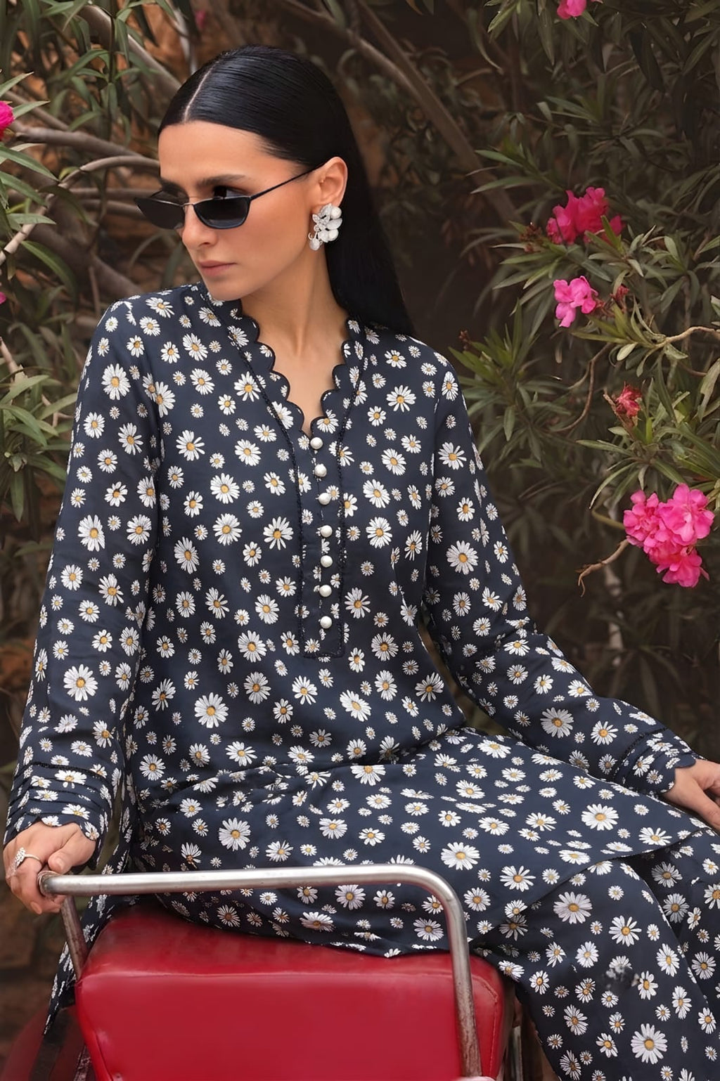 2Pc Lawn Unstitched ( Code : 33 )
