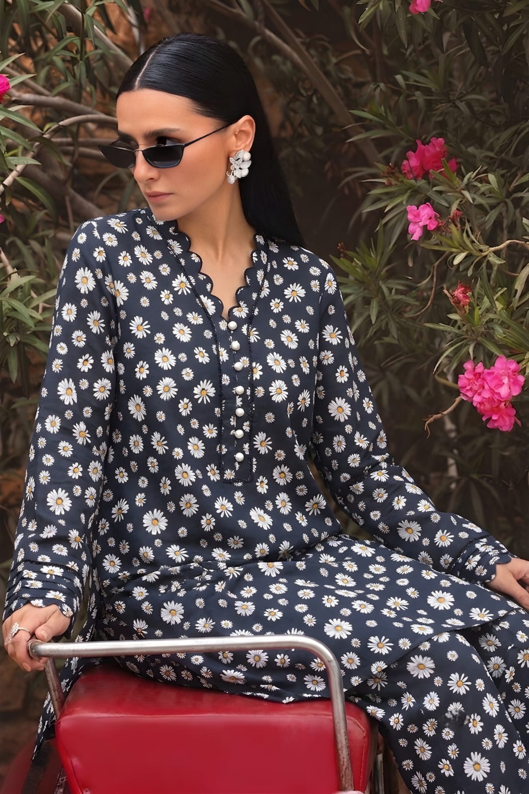 2Pc Lawn Unstitched ( Code : 33 )
