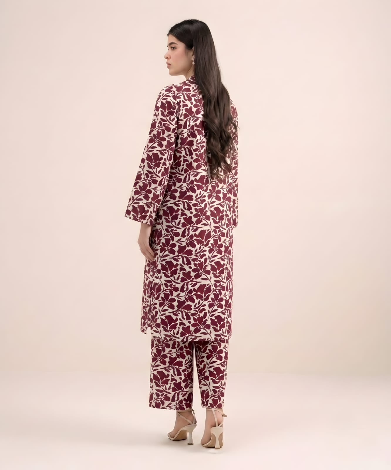 2Pc Lawn Unstitched ( Code : 31 )