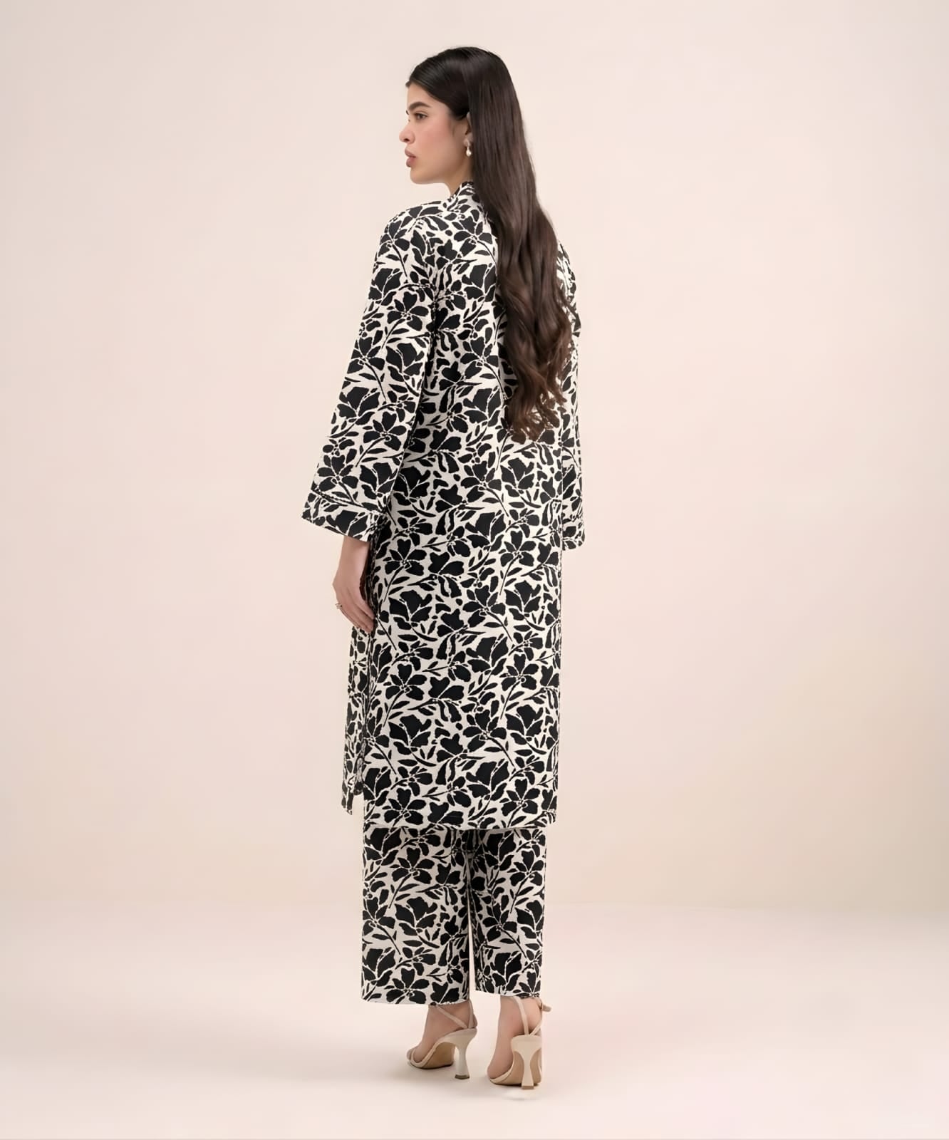 2Pc Lawn Unstitched ( Code : 34 )