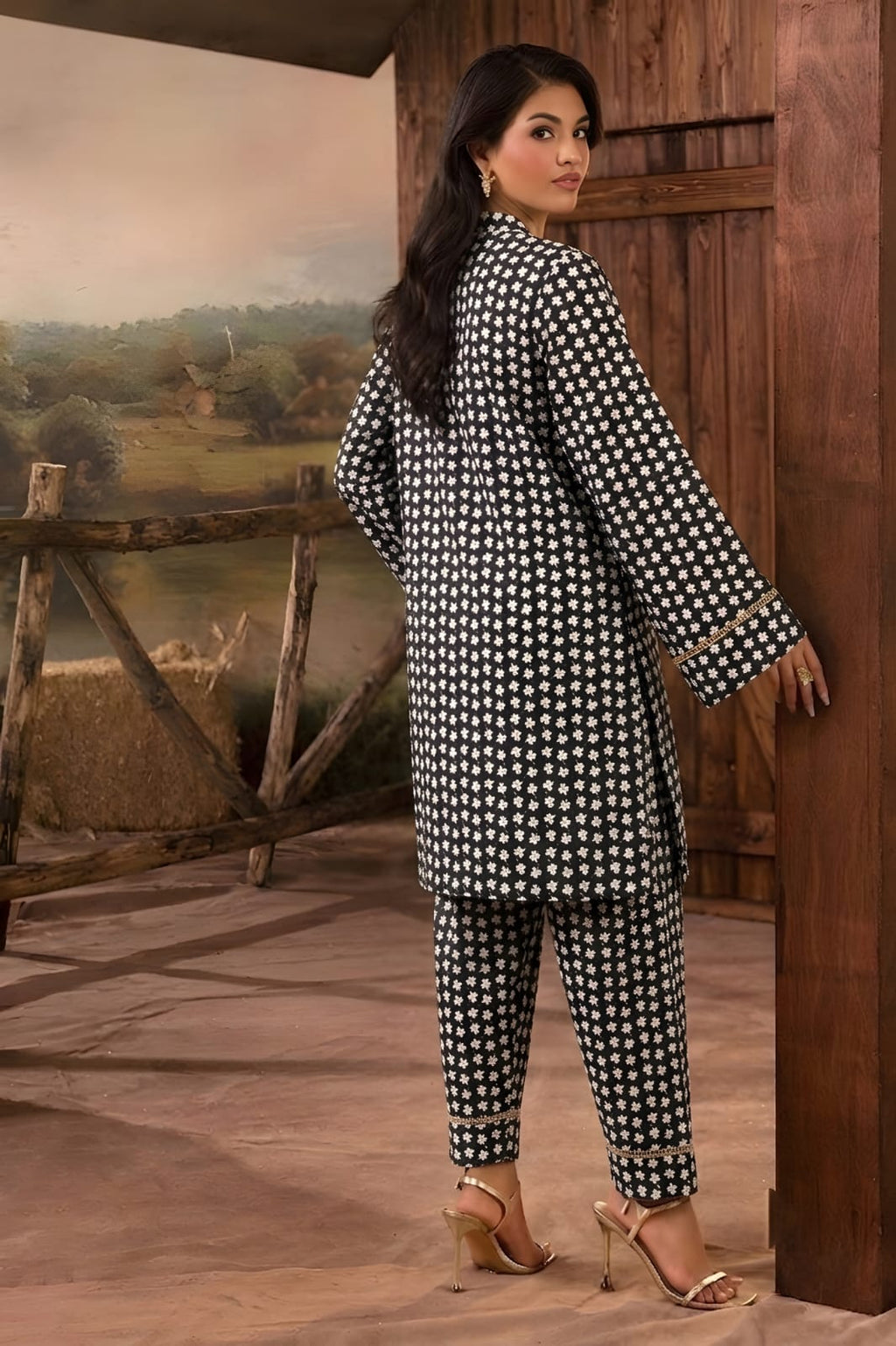 2Pc Lawn Unstitched ( Code : 36 )