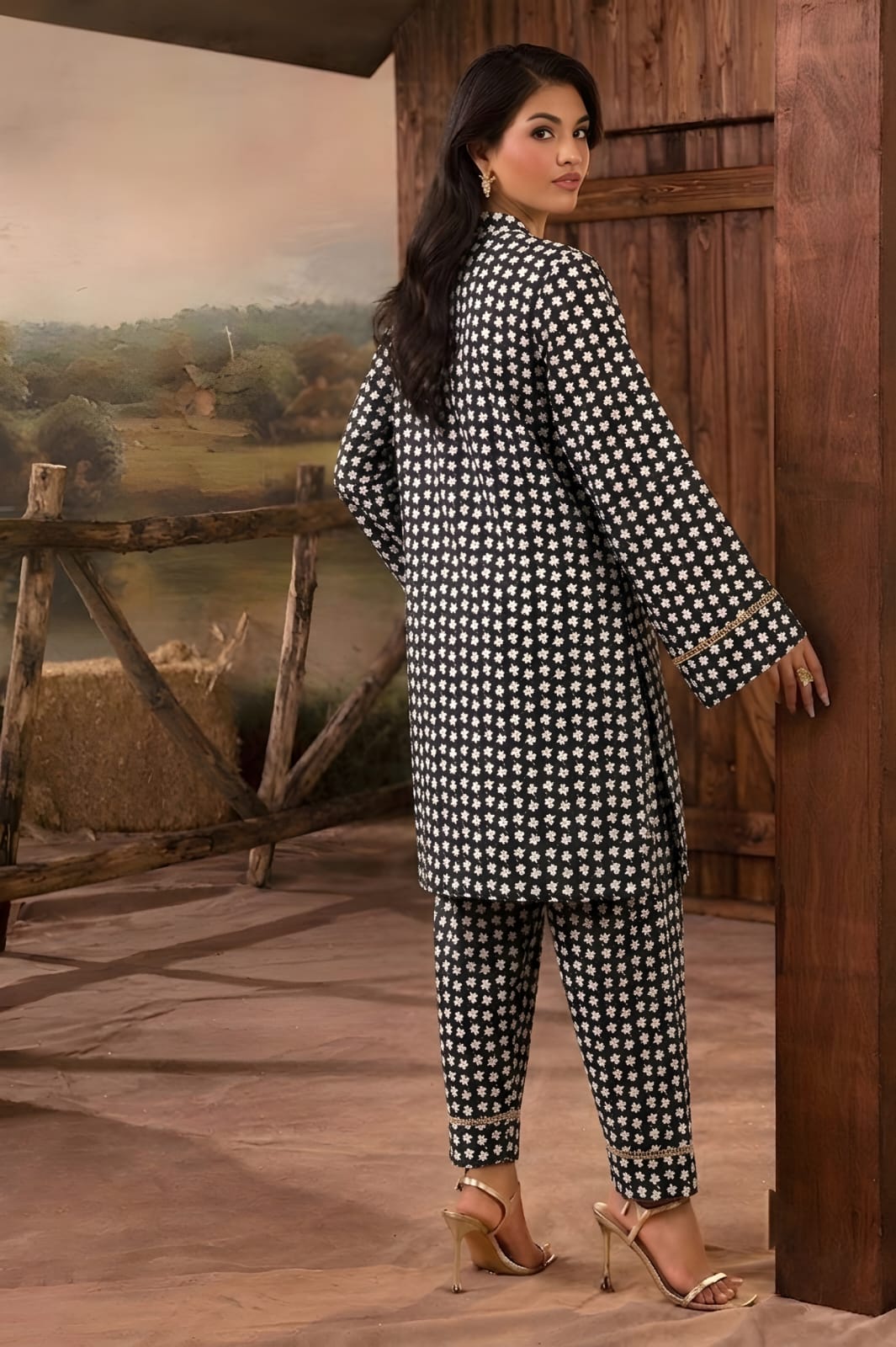 2Pc Lawn Unstitched ( Code : 36 )