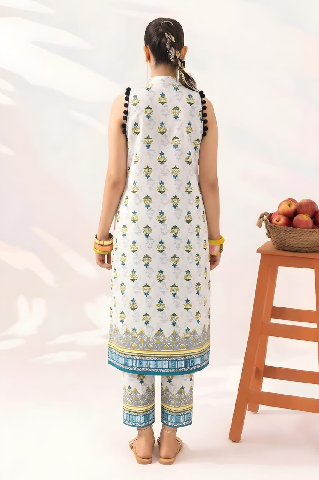 2Pc Lawn Unstitched ( Code : 40 )
