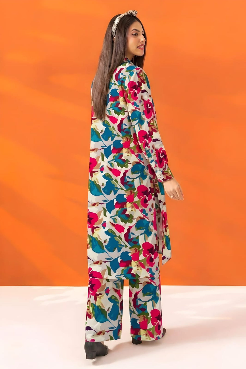 2Pc Lawn Unstitched ( Code : 15 )