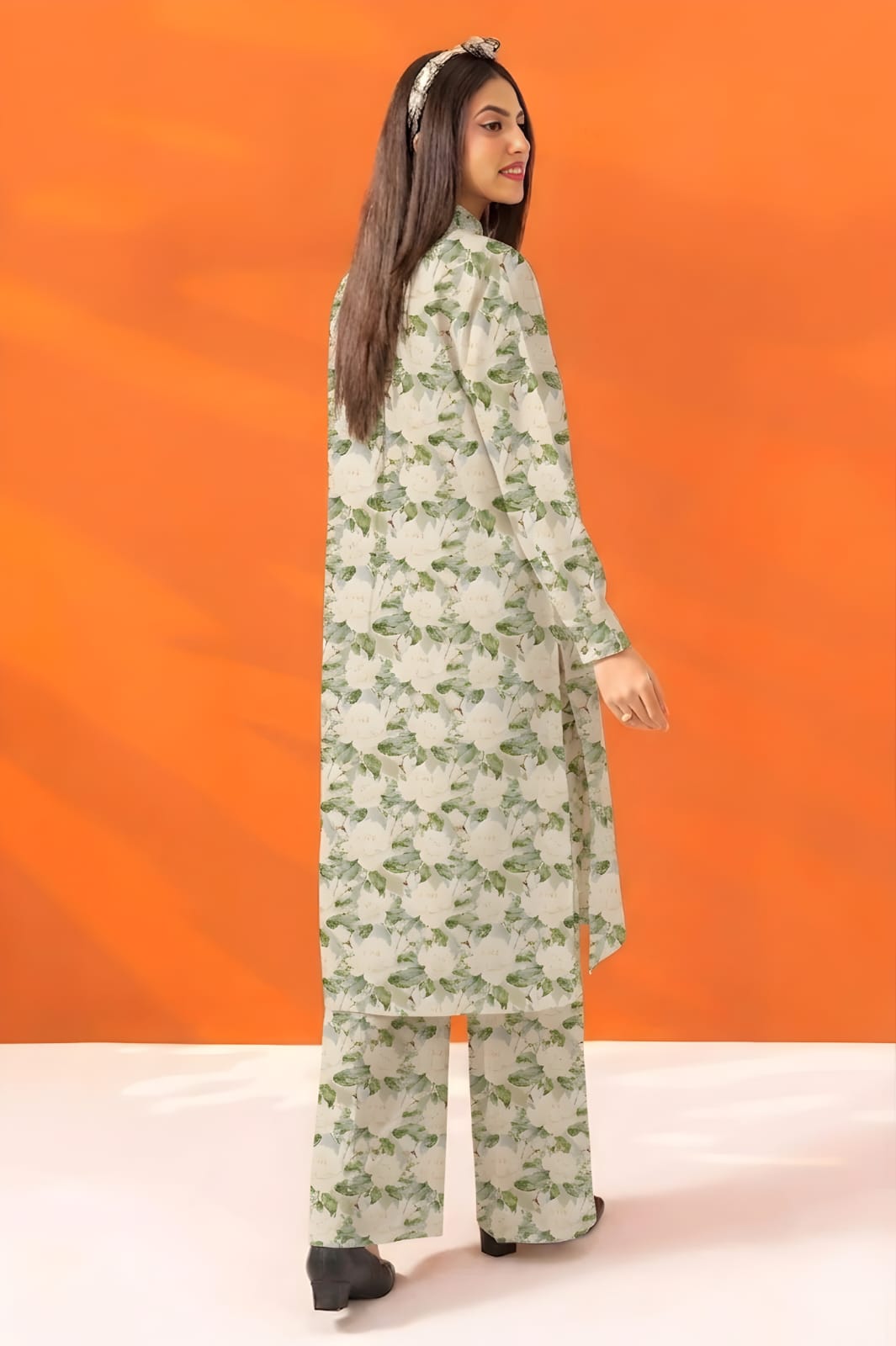 2Pc Lawn Unstitched ( Code : 16 )
