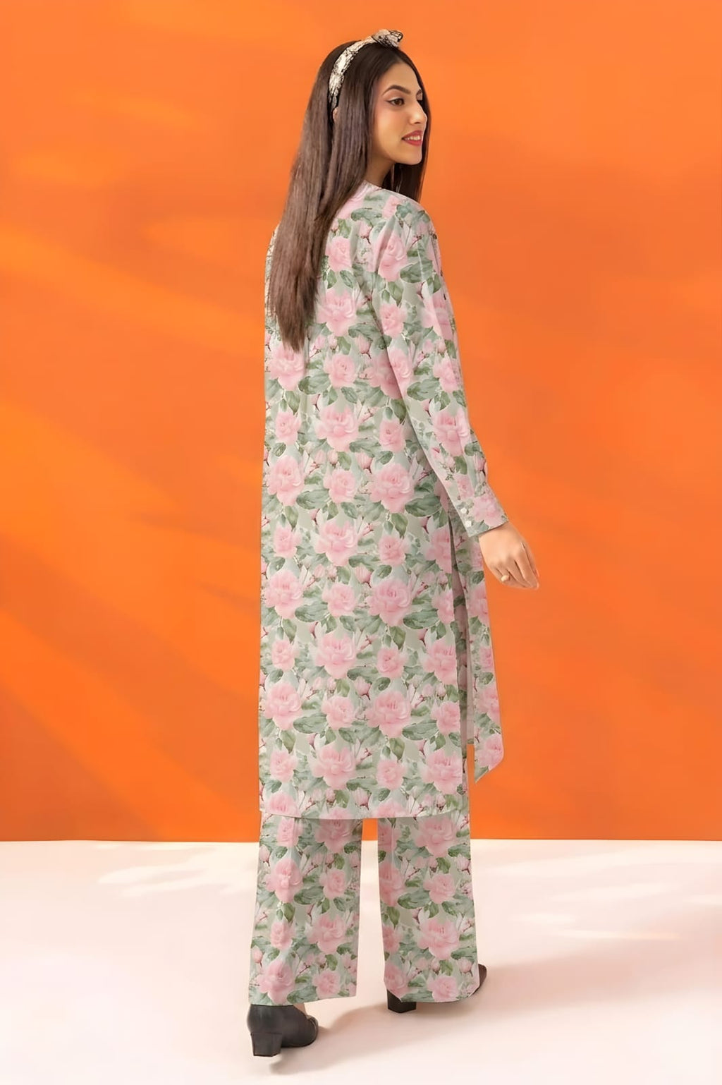 2Pc Lawn Unstitched ( Code : 20 )