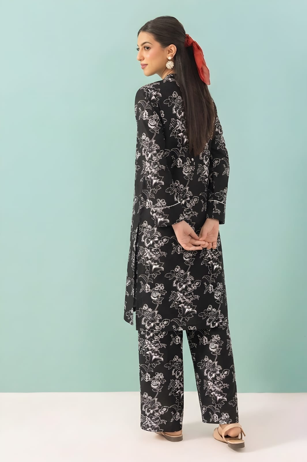 2Pc Lawn Unstitched ( Code : 21 )