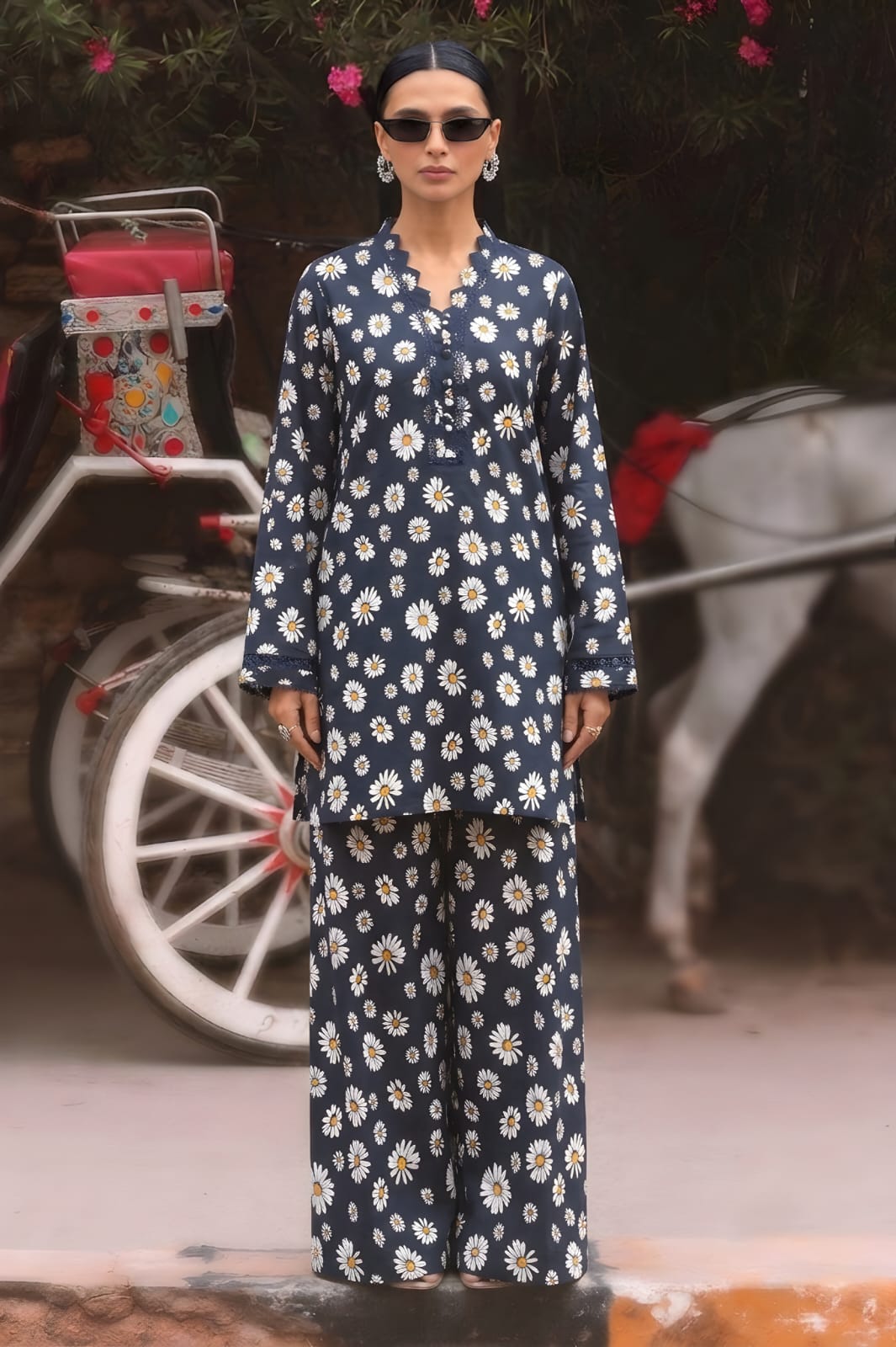 2Pc Lawn Unstitched ( Code : 33 )