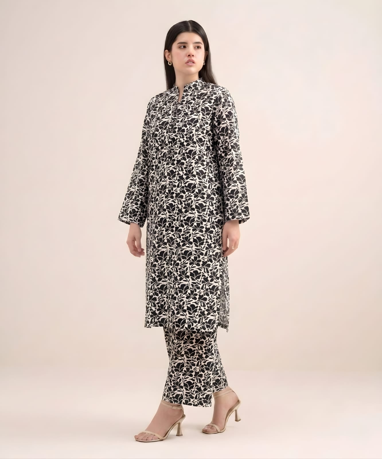2Pc Lawn Unstitched ( Code : 34 )