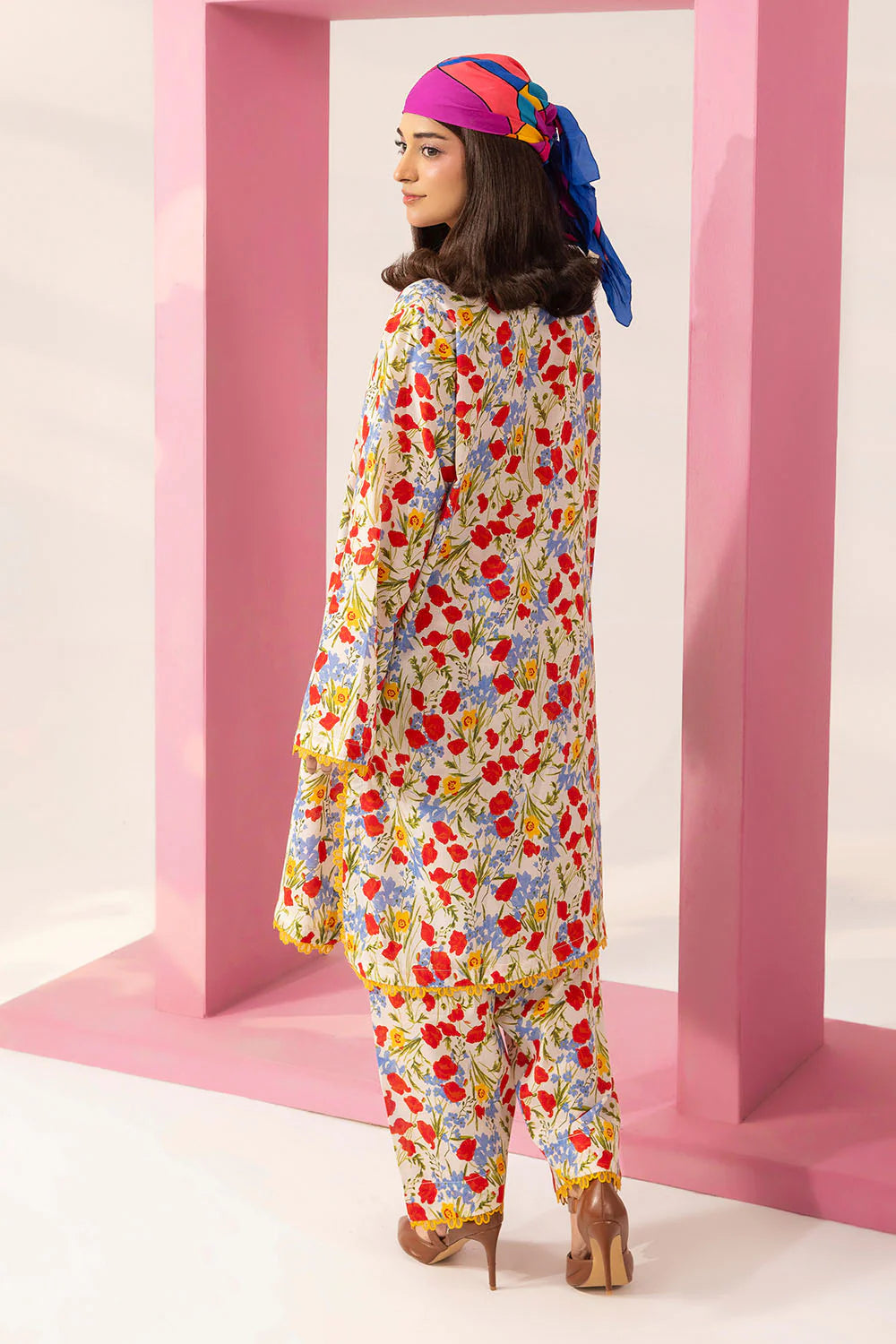 2Pc Lawn Unstitched Suit ( Code : 04 )