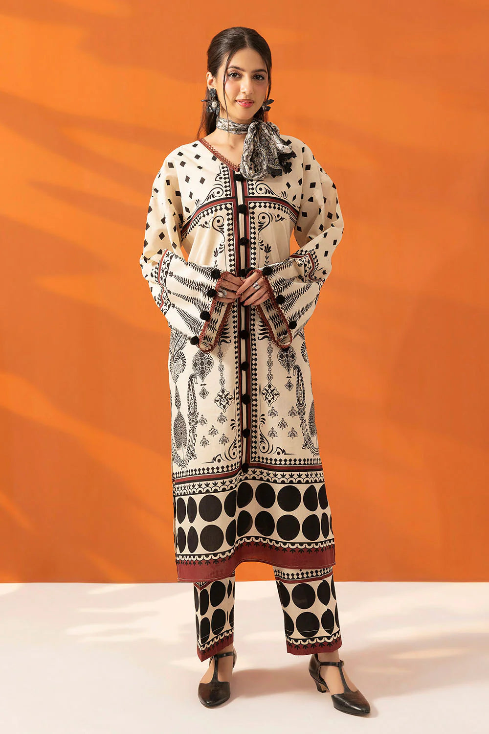 2Pc Lawn Unstitched Suit ( Code : 08 )