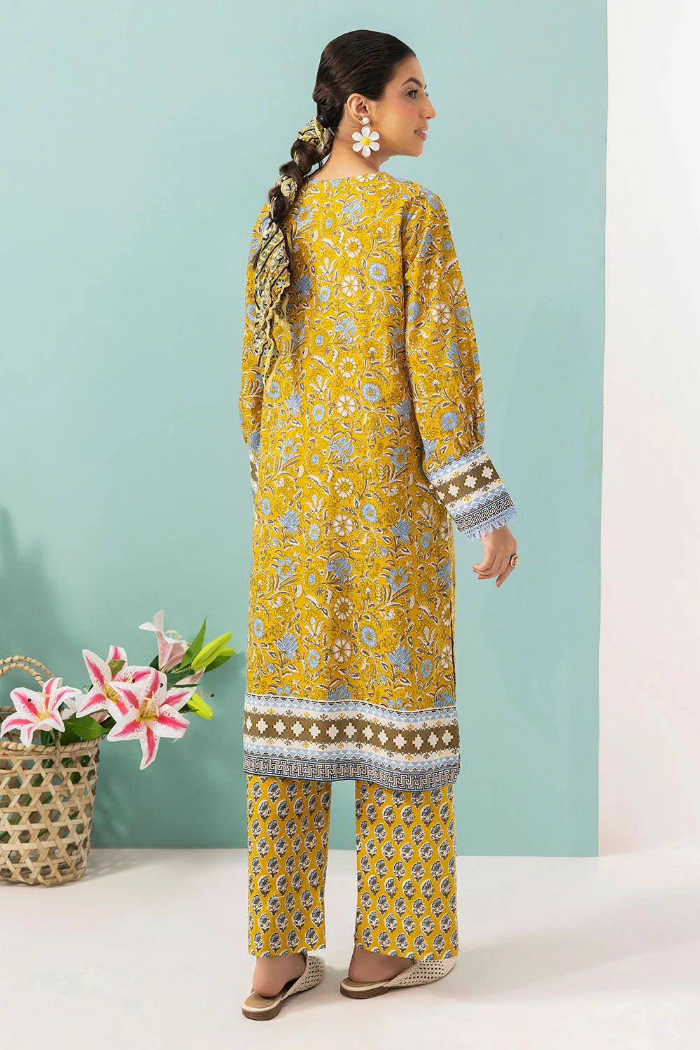 2Pc Lawn Unstitched Suit ( Code : 03 )