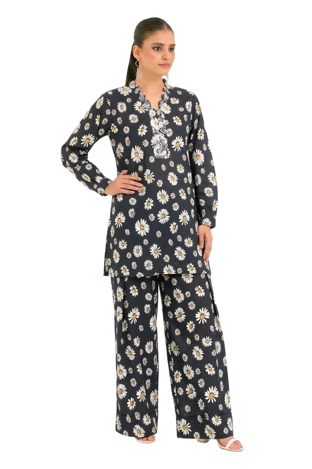 2Pc Lawn Unstitched ( Code : 33 )